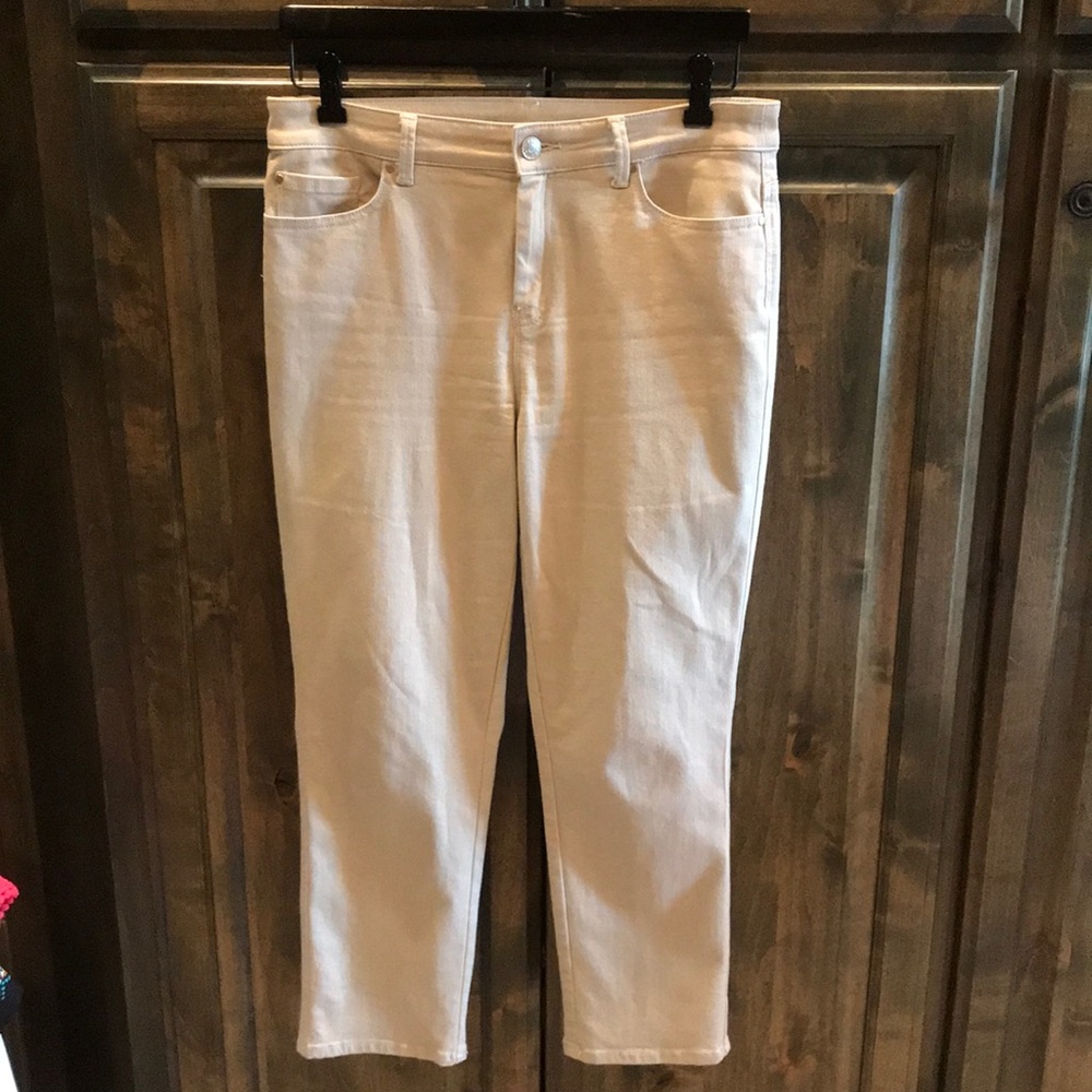 Like new Chico’s Platinum Crop Pants 4 6 / size 0